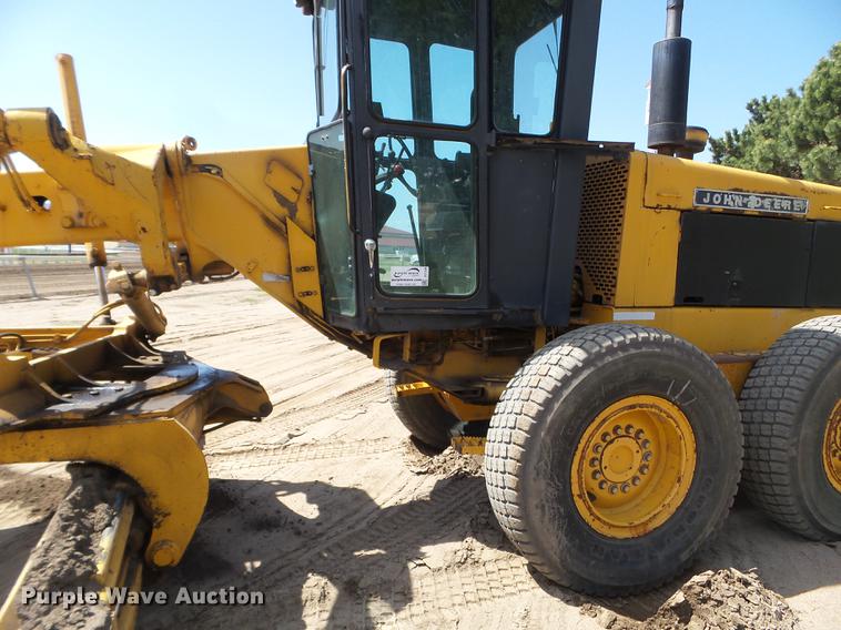 image for item DC1249 1981 John Deere 770A motor grader