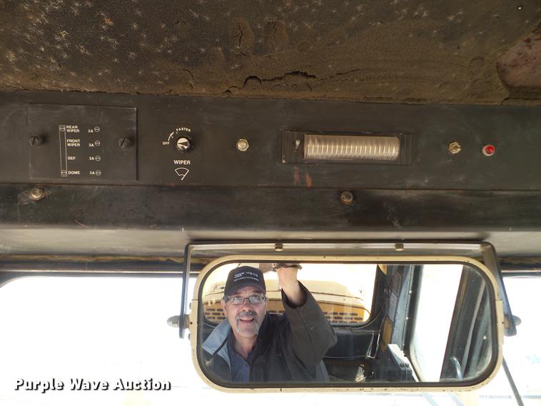 image for item DC1249 1981 John Deere 770A motor grader