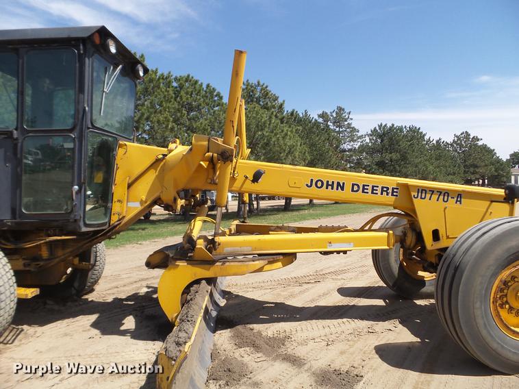 image for item DC1249 1981 John Deere 770A motor grader