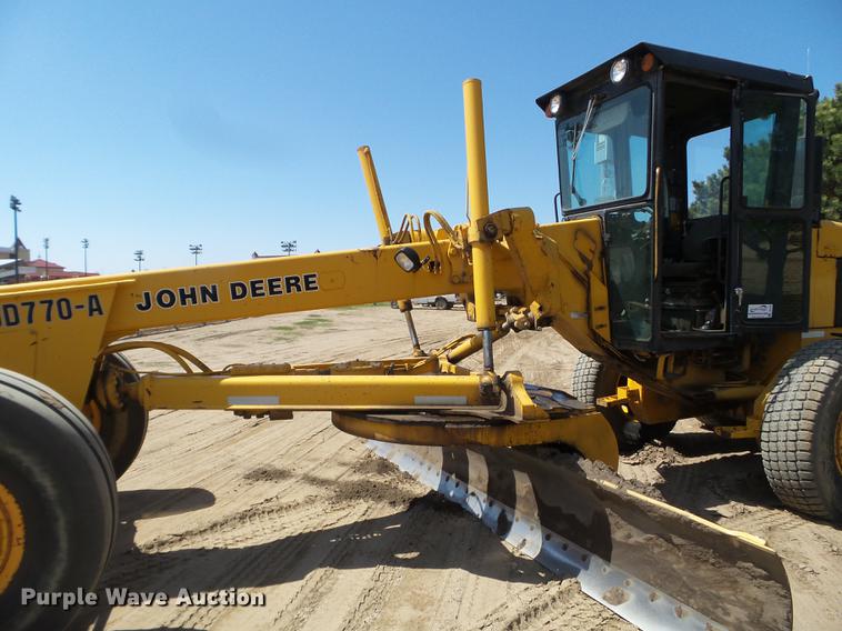 image for item DC1249 1981 John Deere 770A motor grader