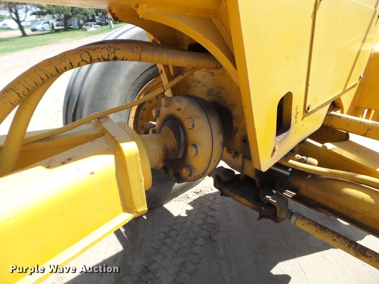 image for item DC1249 1981 John Deere 770A motor grader