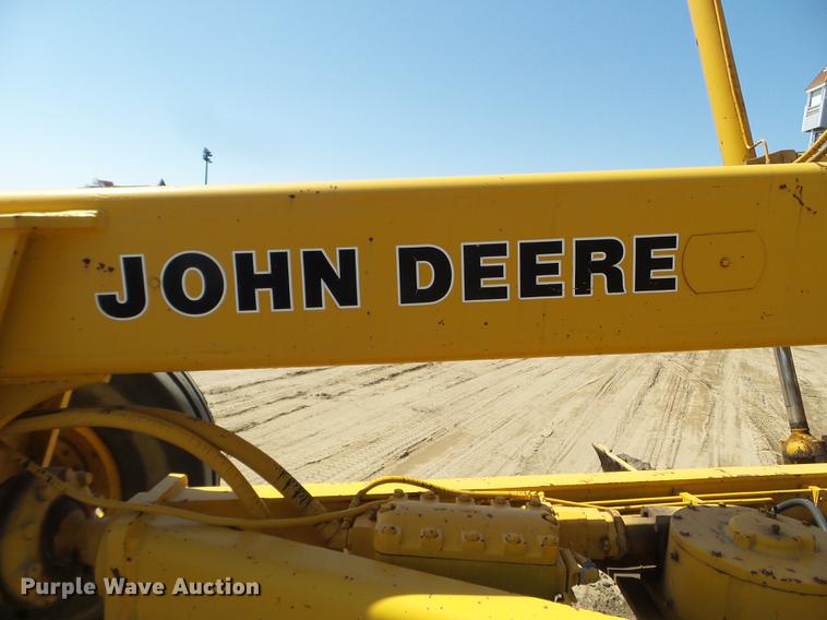 image for item DC1249 1981 John Deere 770A motor grader