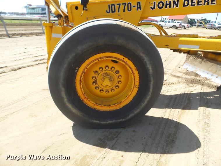 image for item DC1249 1981 John Deere 770A motor grader