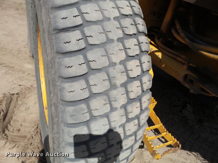 image for item DC1249 1981 John Deere 770A motor grader