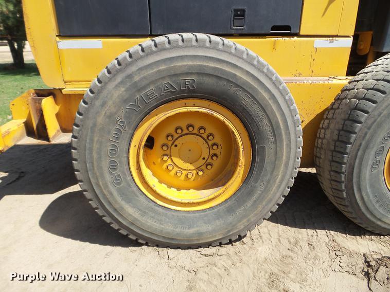 image for item DC1249 1981 John Deere 770A motor grader