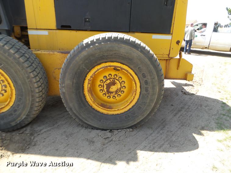 image for item DC1249 1981 John Deere 770A motor grader