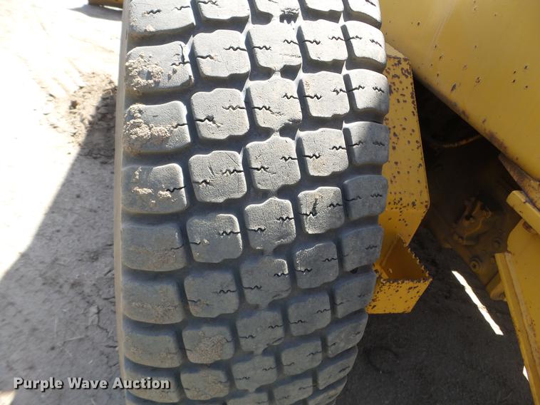 image for item DC1249 1981 John Deere 770A motor grader