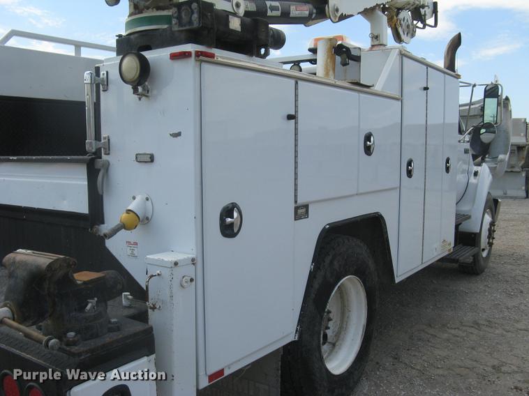 image for item DC1355 2008 Ford F750 Super Duty service truck