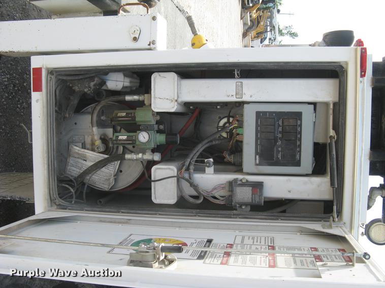 image for item DC1355 2008 Ford F750 Super Duty service truck