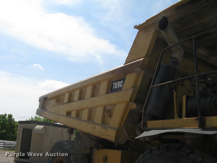 image for item DC1362 1995 Caterpillar 769C haul truck