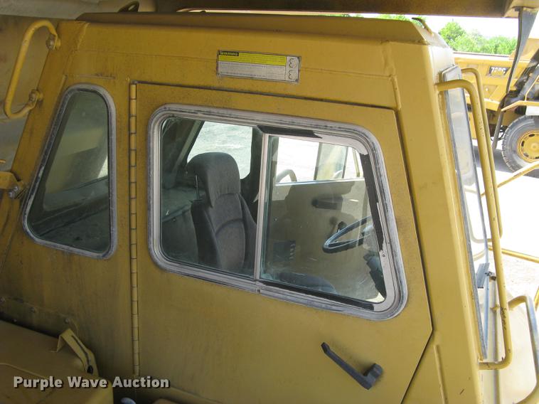 image for item DC1362 1995 Caterpillar 769C haul truck