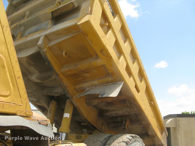 image for item DC1362 1995 Caterpillar 769C haul truck