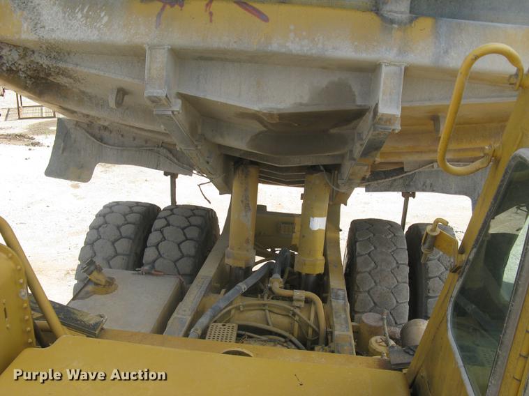 image for item DC1362 1995 Caterpillar 769C haul truck