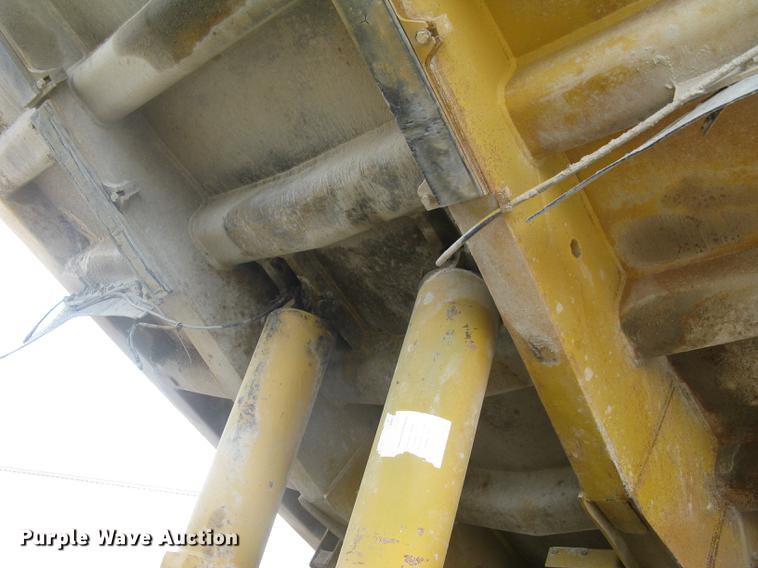 image for item DC1362 1995 Caterpillar 769C haul truck