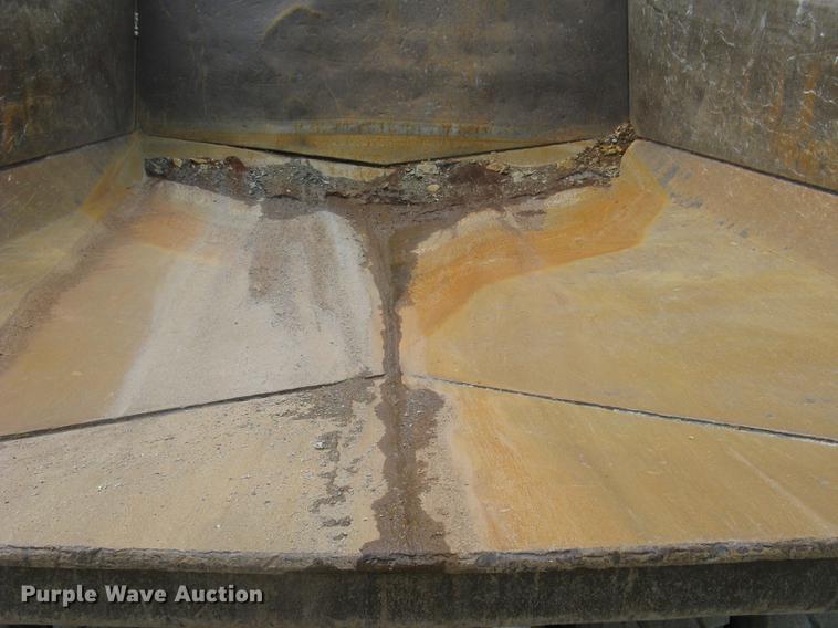 image for item DC1362 1995 Caterpillar 769C haul truck