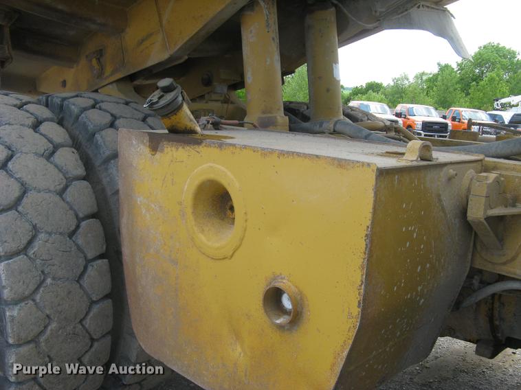 image for item DC1362 1995 Caterpillar 769C haul truck