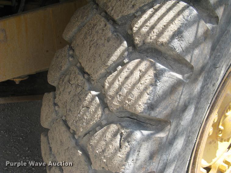 image for item DC1362 1995 Caterpillar 769C haul truck