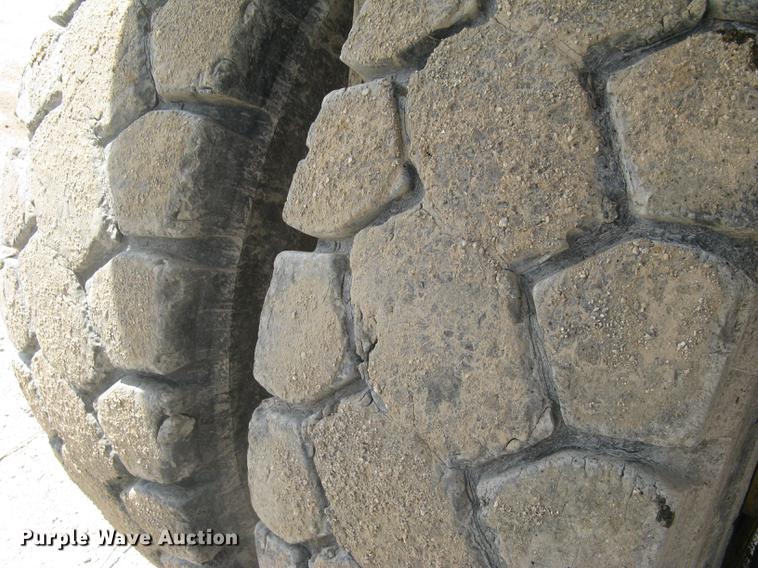 image for item DC1362 1995 Caterpillar 769C haul truck