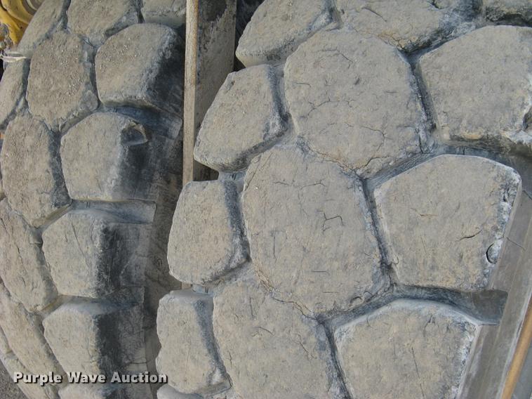 image for item DC1362 1995 Caterpillar 769C haul truck