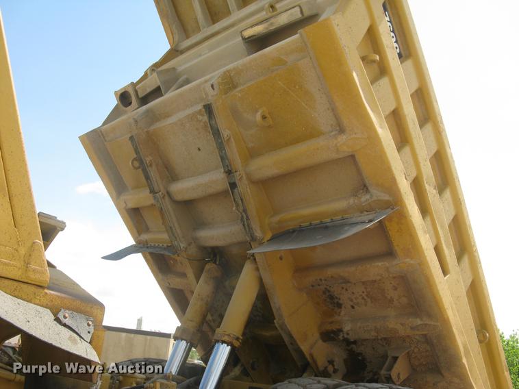 image for item DC1363 1993 Caterpillar 769C haul truck