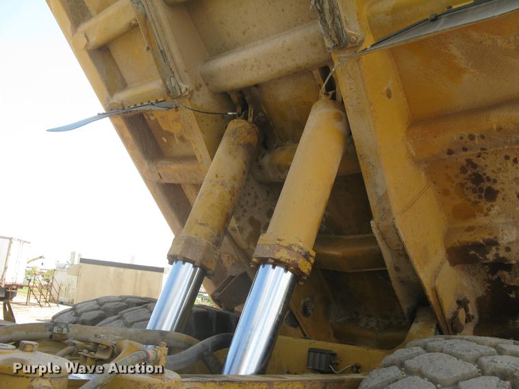 image for item DC1363 1993 Caterpillar 769C haul truck