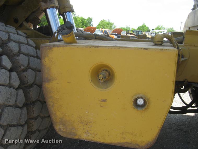 image for item DC1363 1993 Caterpillar 769C haul truck