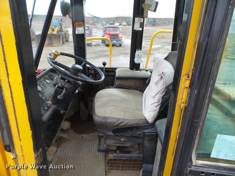 image for item DC4627 1983 John Deere 844 wheel loader