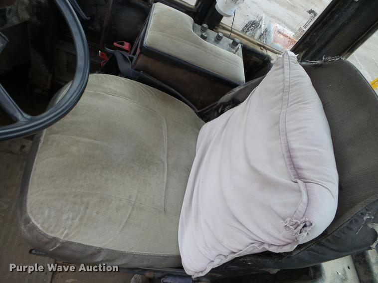 image for item DC4627 1983 John Deere 844 wheel loader