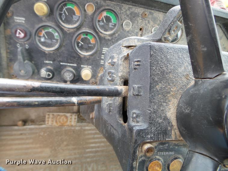 image for item DC4627 1983 John Deere 844 wheel loader