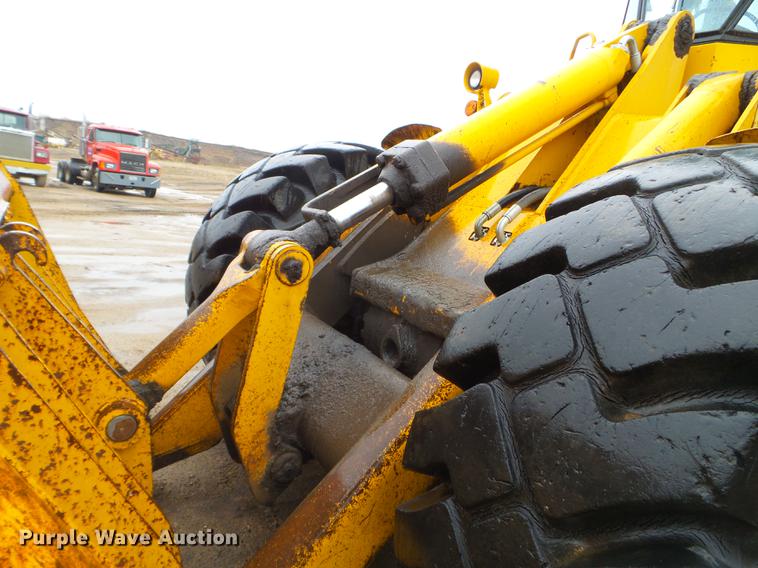 image for item DC4627 1983 John Deere 844 wheel loader