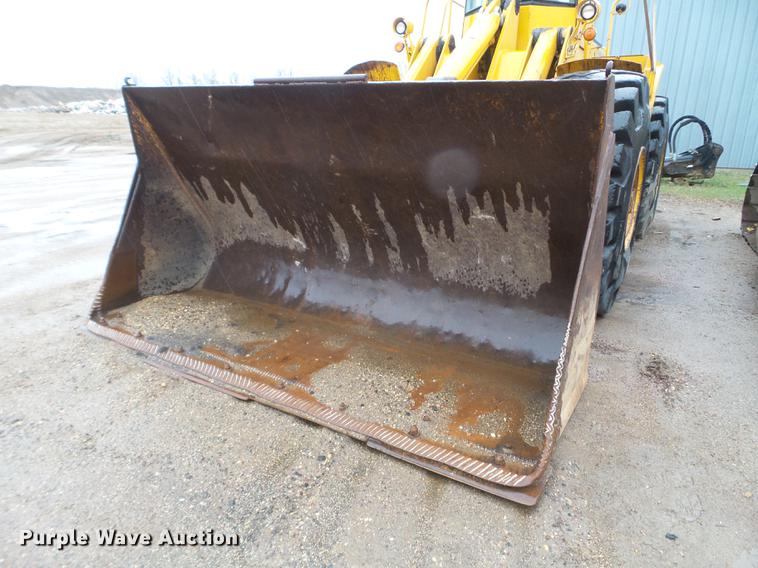 image for item DC4627 1983 John Deere 844 wheel loader