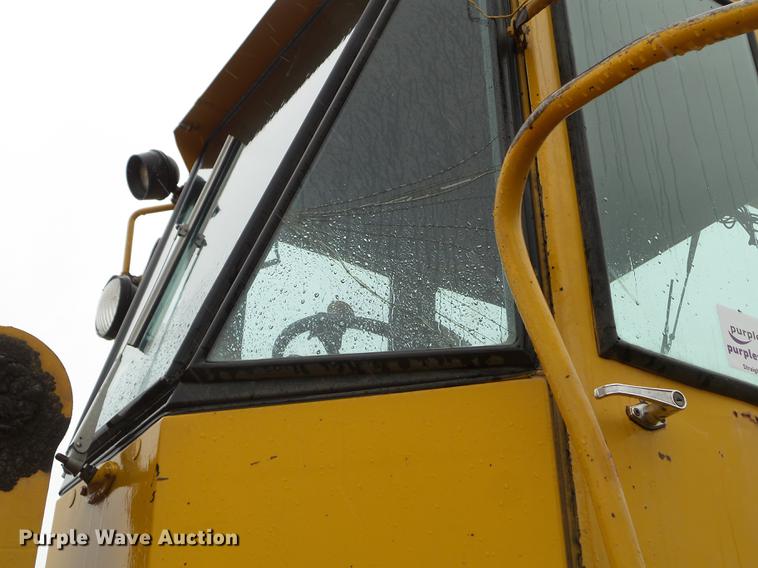 image for item DC4627 1983 John Deere 844 wheel loader