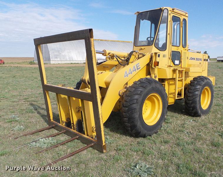 image for item DC5211 1989 John Deere 444E wheel loader