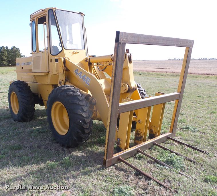 image for item DC5211 1989 John Deere 444E wheel loader