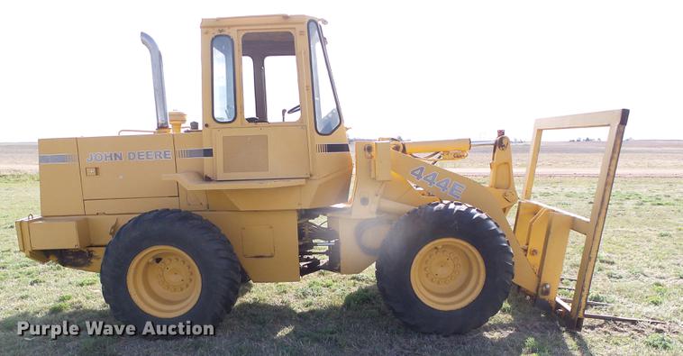 image for item DC5211 1989 John Deere 444E wheel loader