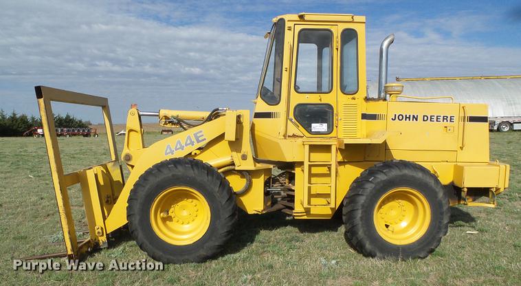 image for item DC5211 1989 John Deere 444E wheel loader