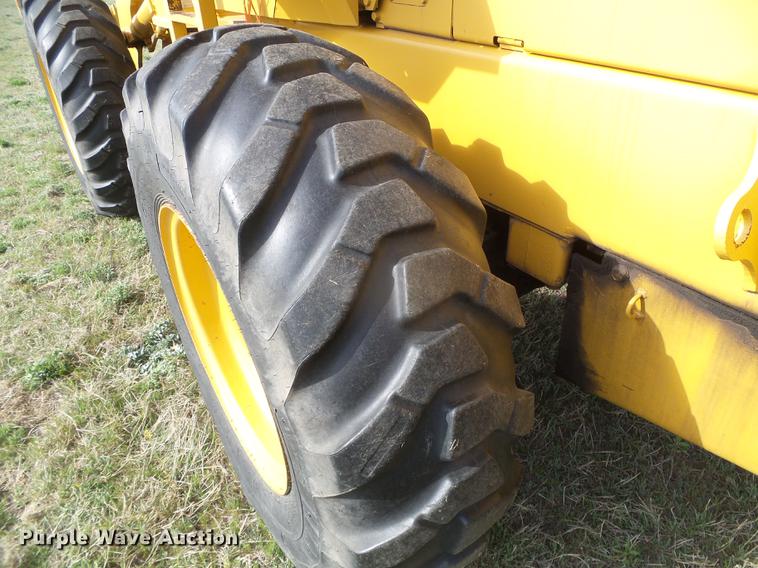 image for item DC5211 1989 John Deere 444E wheel loader