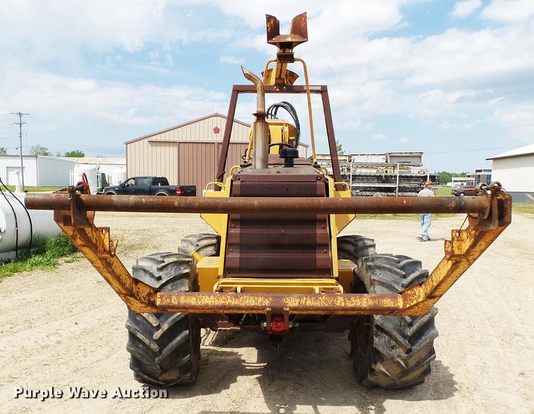 image for item DD2253 1988 Case 760 cable plow