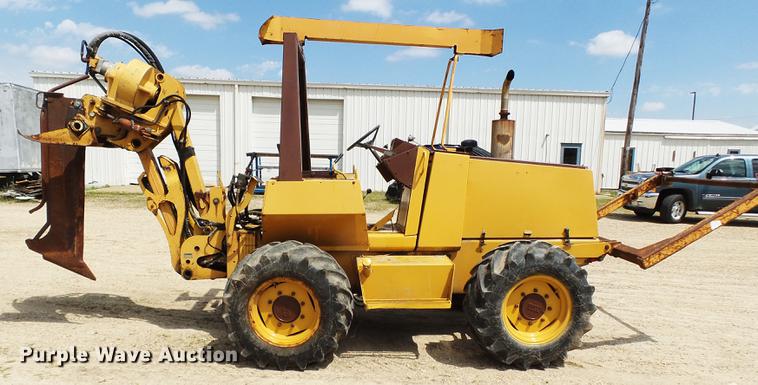 image for item DD2253 1988 Case 760 cable plow