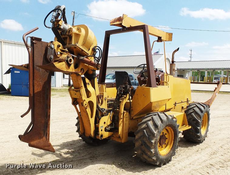 image for item DD2253 1988 Case 760 cable plow