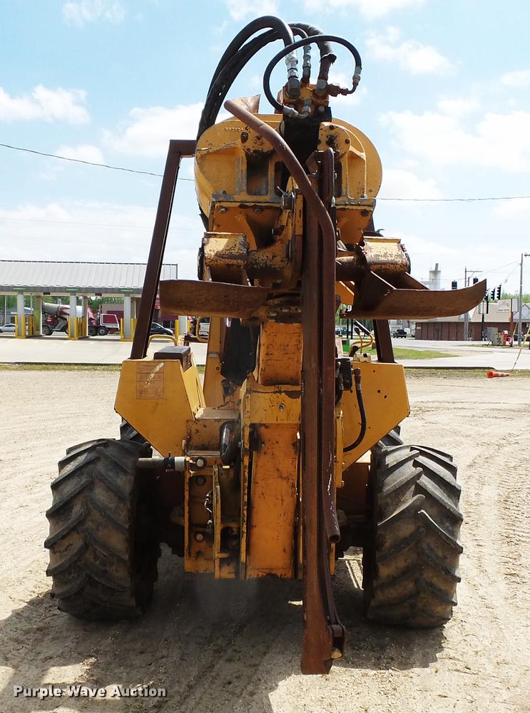 image for item DD2253 1988 Case 760 cable plow