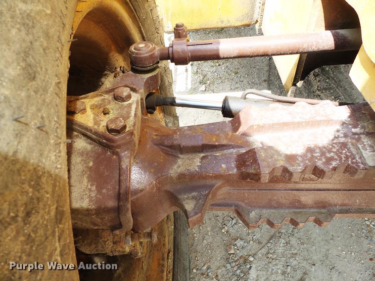 image for item DD2253 1988 Case 760 cable plow