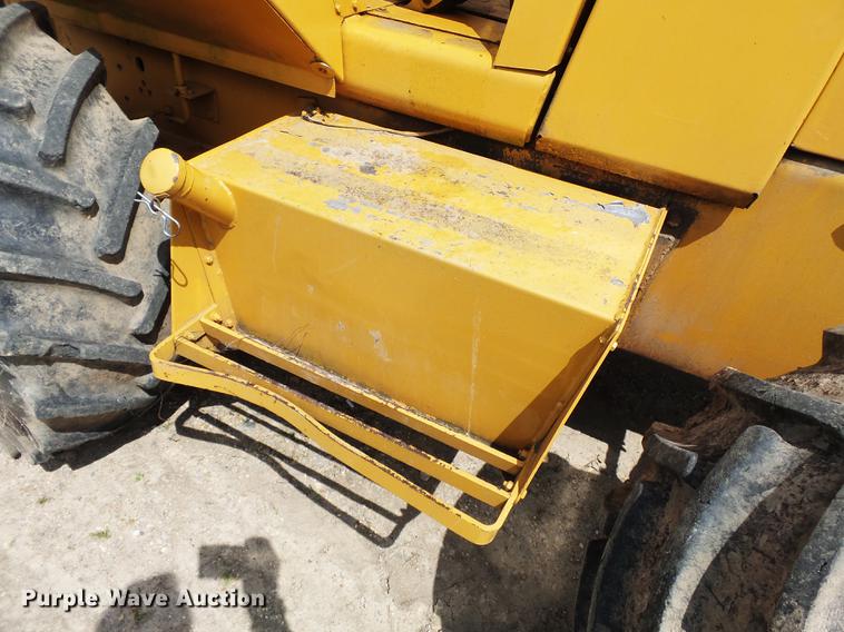 image for item DD2253 1988 Case 760 cable plow