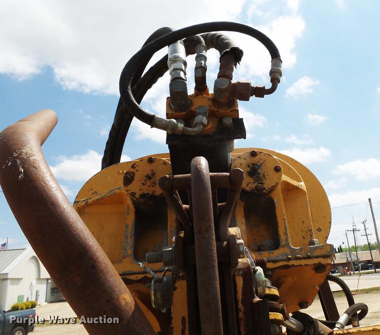 image for item DD2253 1988 Case 760 cable plow