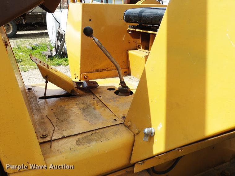 image for item DD2253 1988 Case 760 cable plow