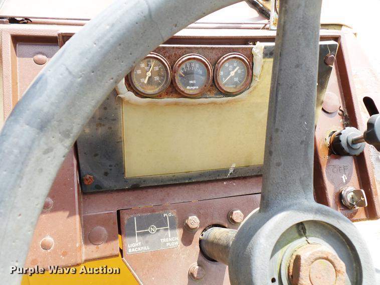 image for item DD2253 1988 Case 760 cable plow