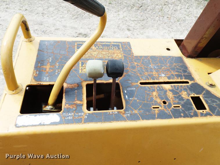 image for item DD2253 1988 Case 760 cable plow