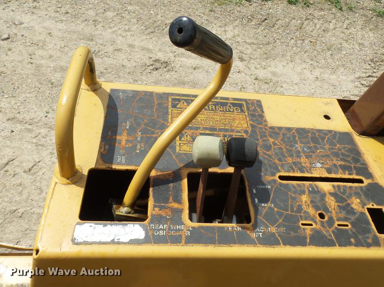 image for item DD2253 1988 Case 760 cable plow