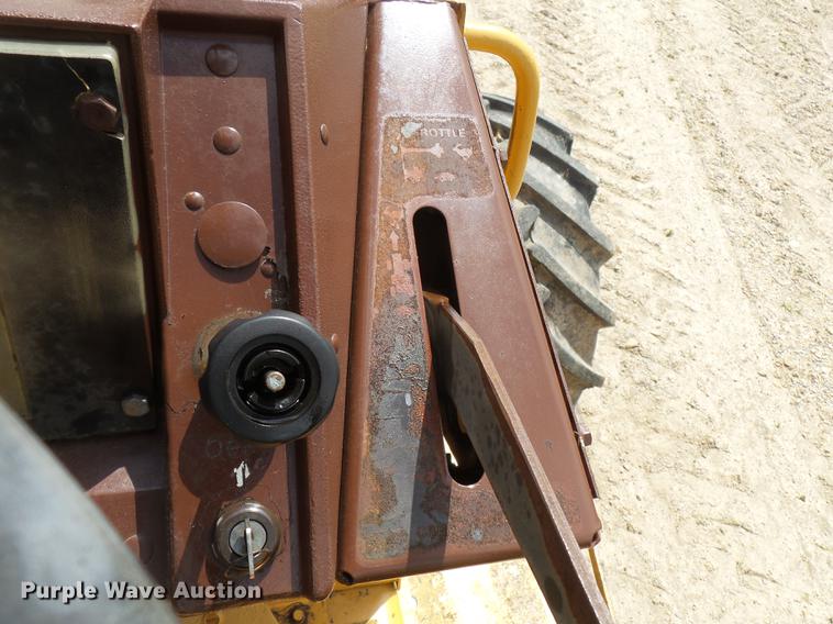 image for item DD2253 1988 Case 760 cable plow