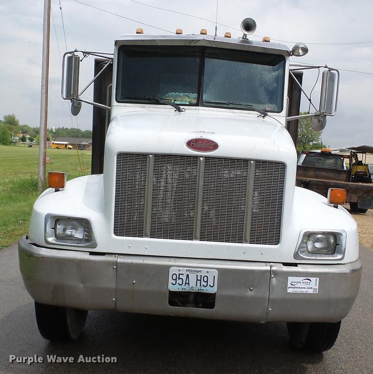 image for item DD2265 2000 Peterbilt 330 flatbed truck